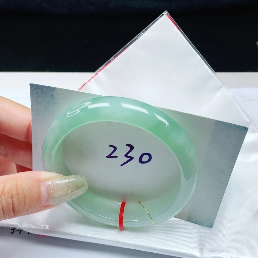 【闪购商品】翡翠手镯未镶嵌傻*猪 正圈54+