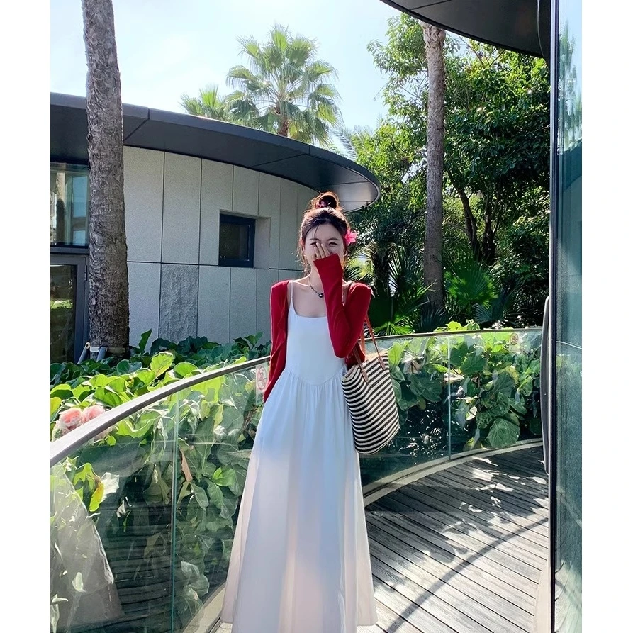 韩系温柔白色收腰吊带连衣裙度假风甜美穿搭显瘦高级感气质长开衫