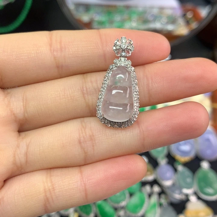 翡翠18K金镶嵌颈饰翡翠