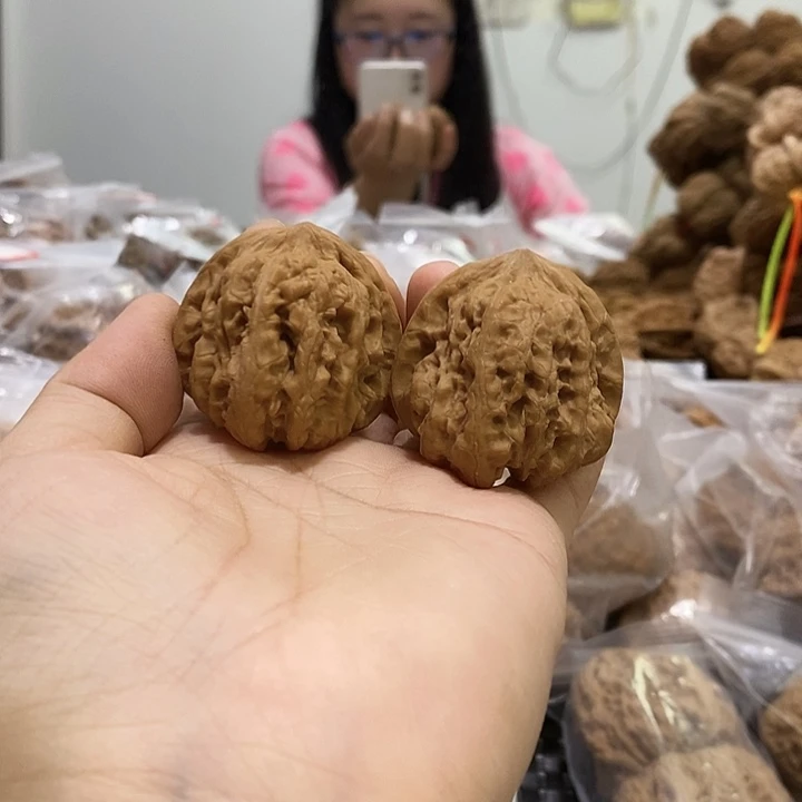 文玩核桃吊坠大凹底37+尖轻微磕碰