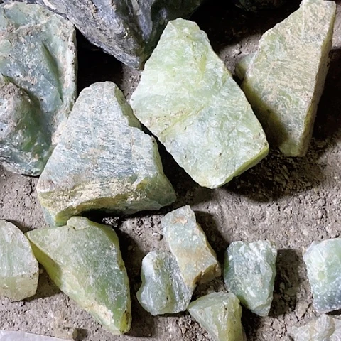 蛇纹石玉未镶嵌珠宝奇石