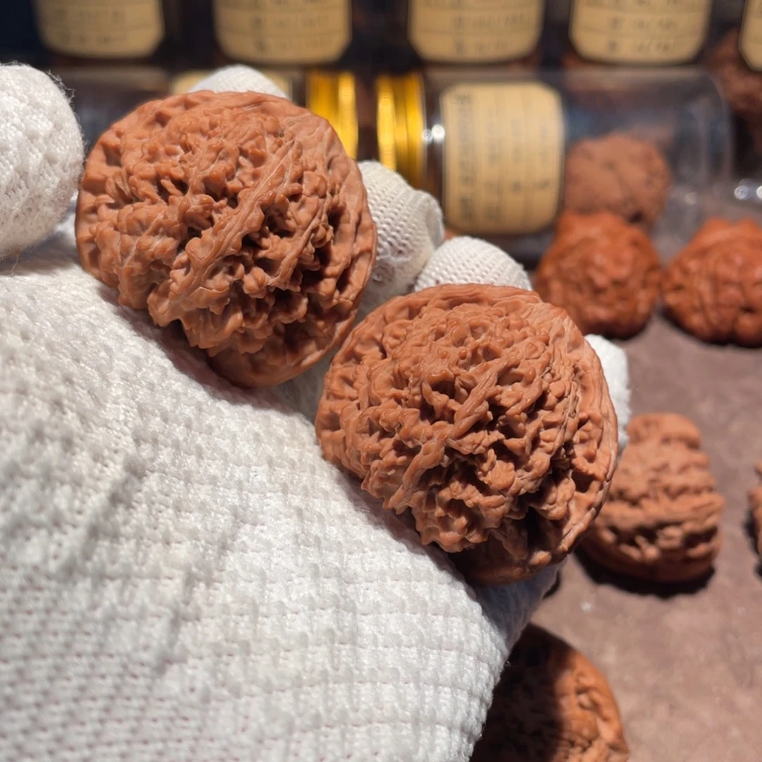 我***豆文玩核桃吊坠三角球星