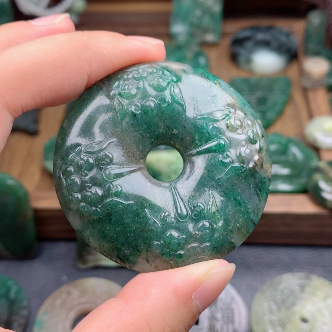 独山玉未镶嵌颈饰