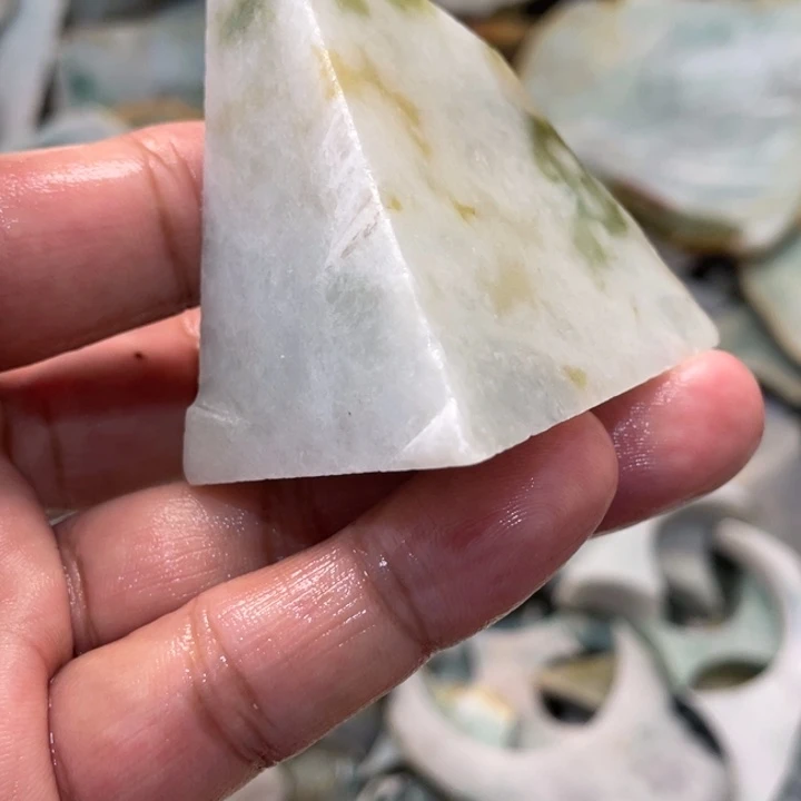 翡翠未镶嵌吊坠(不含链)天然缅甸翡翠边角料