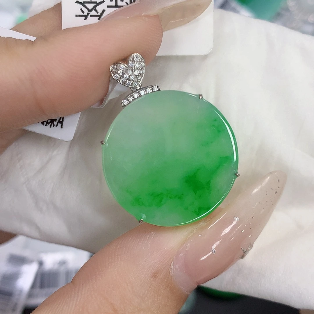 颈饰18K金镶嵌翡翠