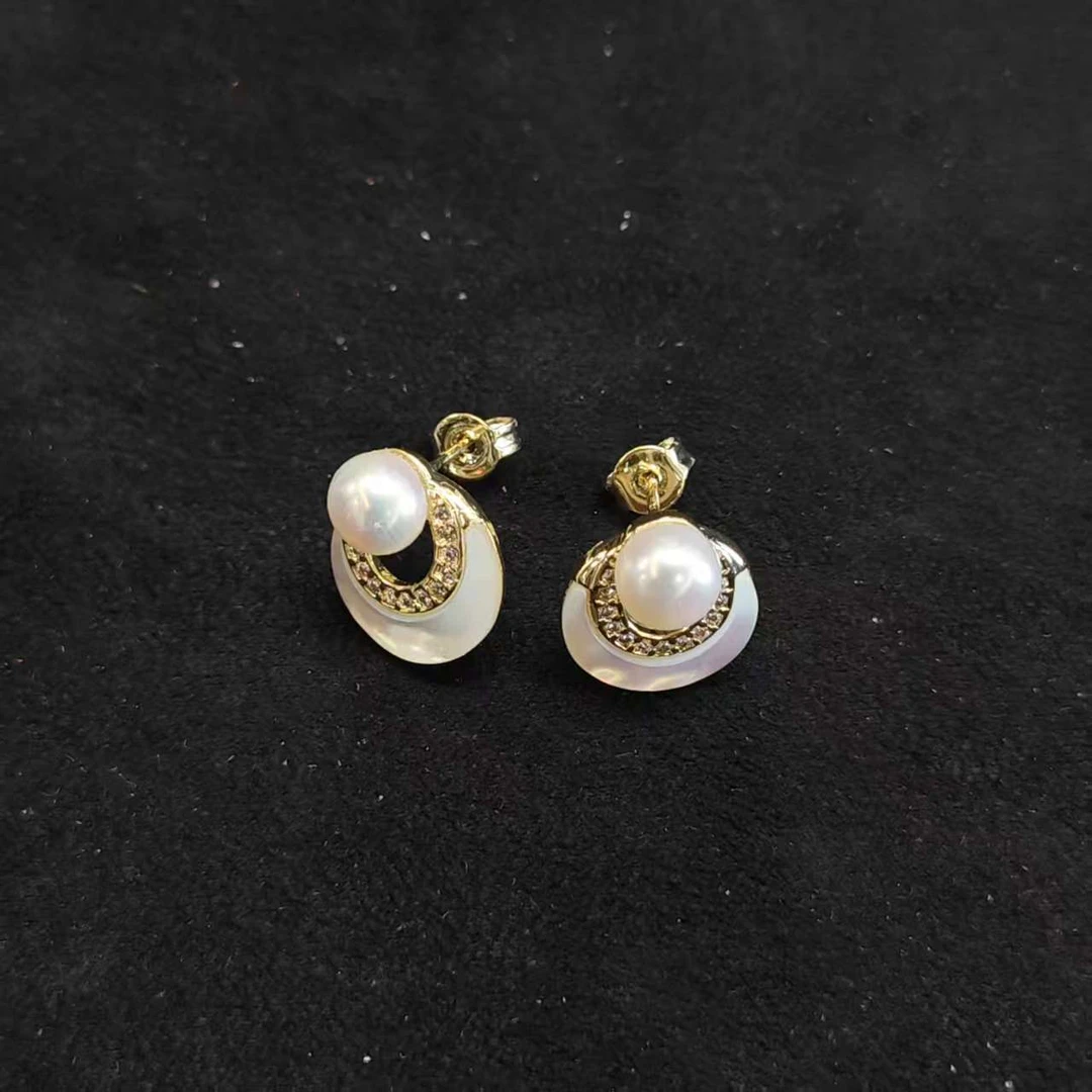 珍珠月牙耳钉*（多样性发一件）