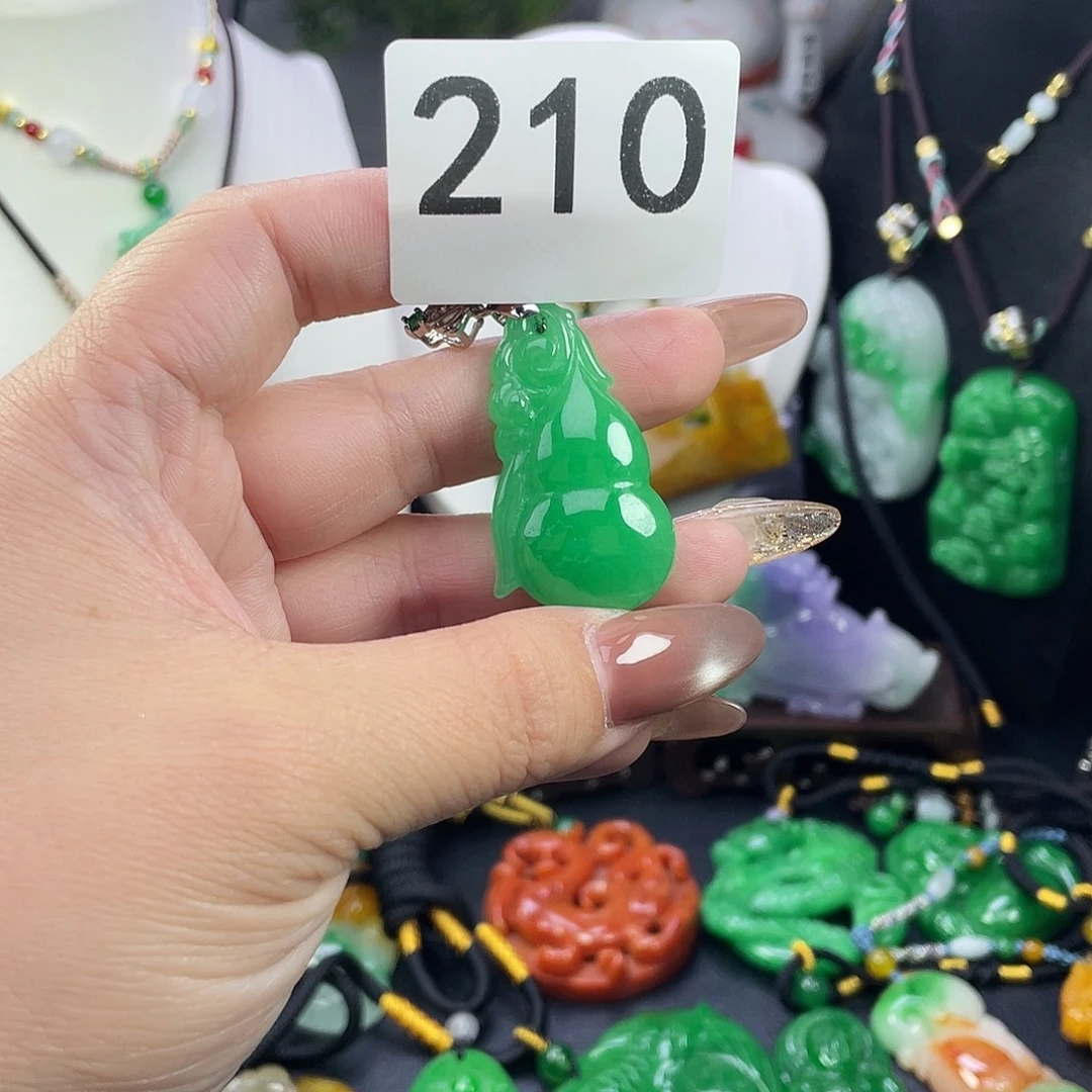 翡翠未镶嵌吊坠(赠链)