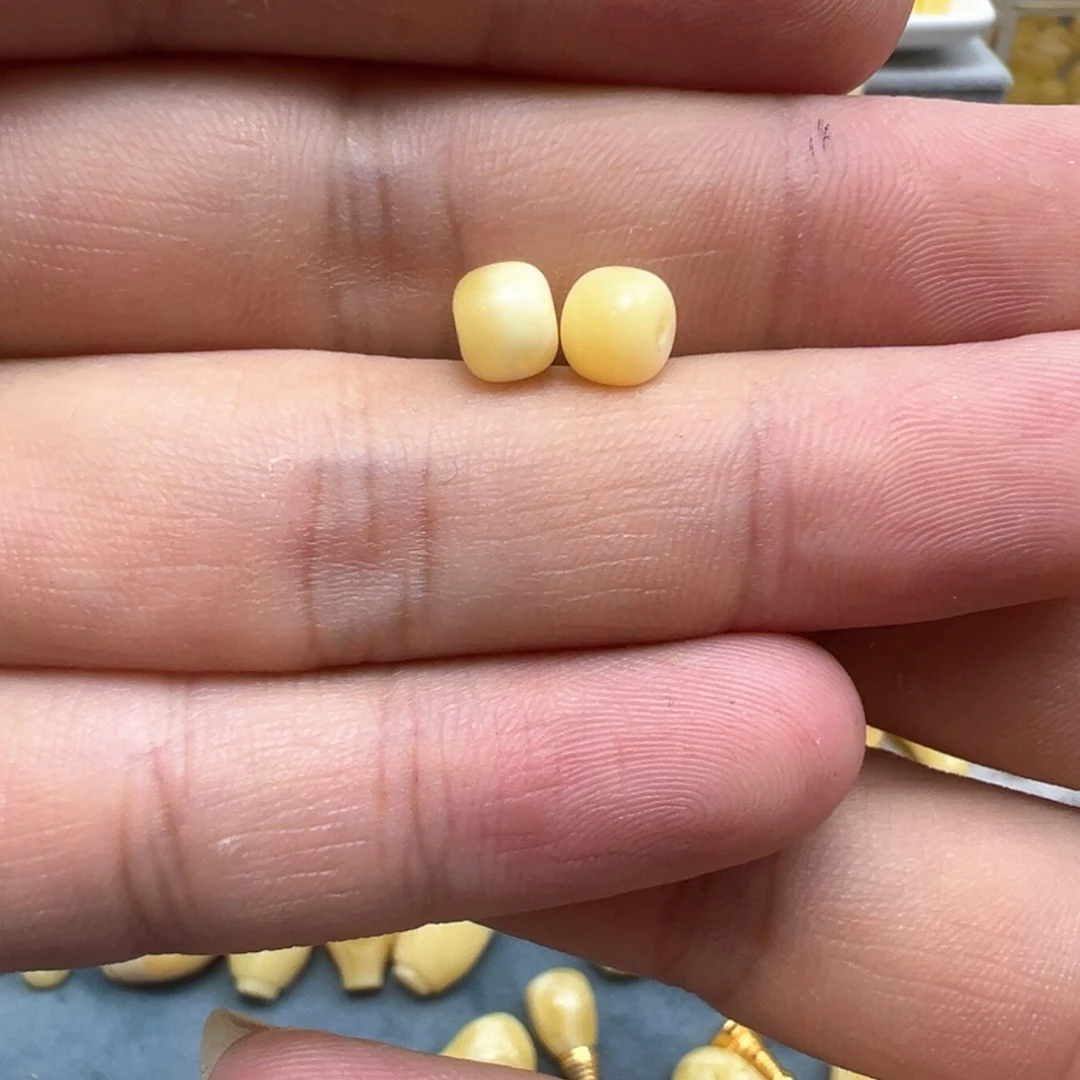 琥珀裸石未镶嵌然*尔