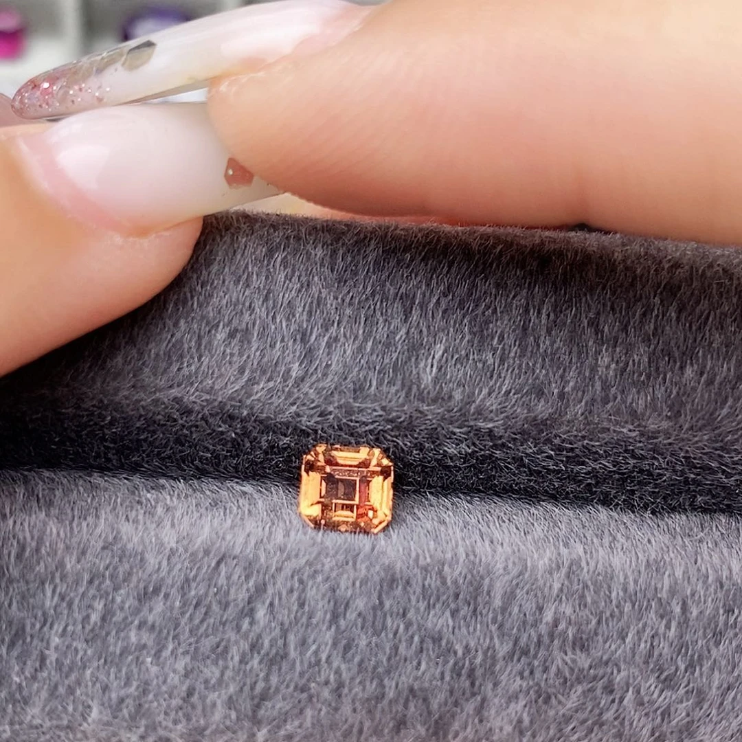 裸石蓝宝石无烧香槟色明亮火彩好1.06ct/0122