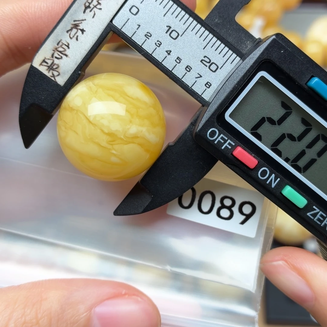 闹***钟琥珀未镶嵌裸石蜜蜡