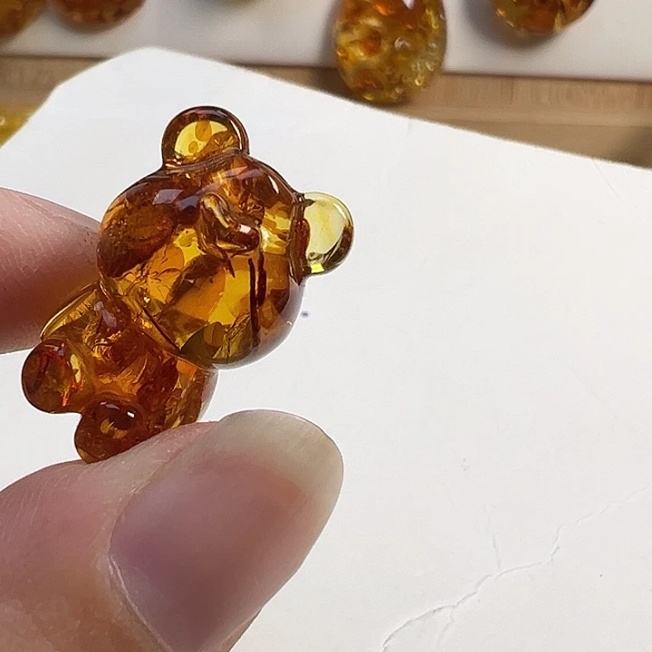 未镶嵌颈饰琥珀（花珀）