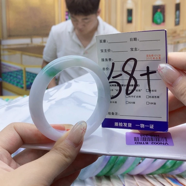 翡翠未镶嵌手镯000……