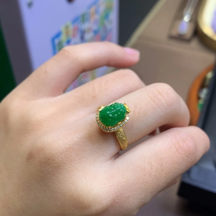 翡翠18K金镶嵌颈饰翡翠