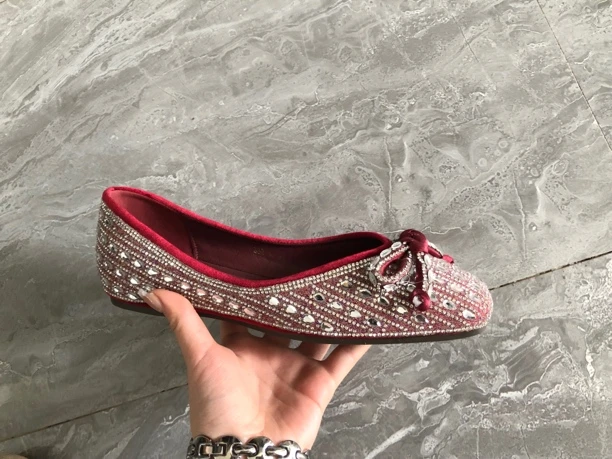 madaniyat 服装店 鞋子