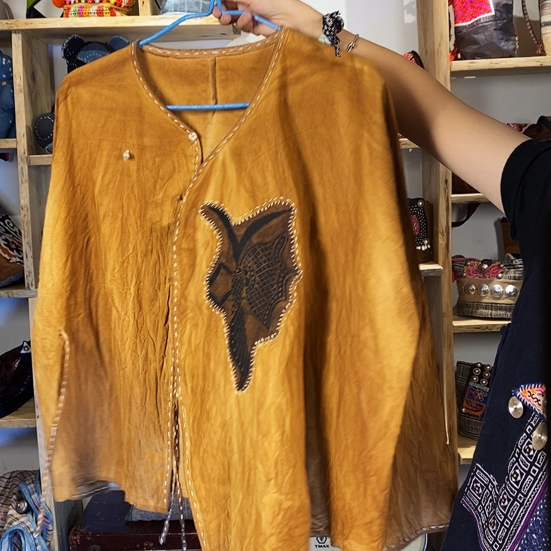 织绣手工制作斜襟领衬衫