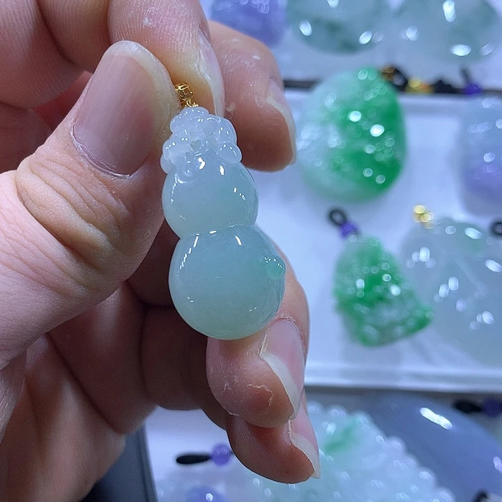 翡翠18K金镶嵌颈饰天然翡翠A货吊坠