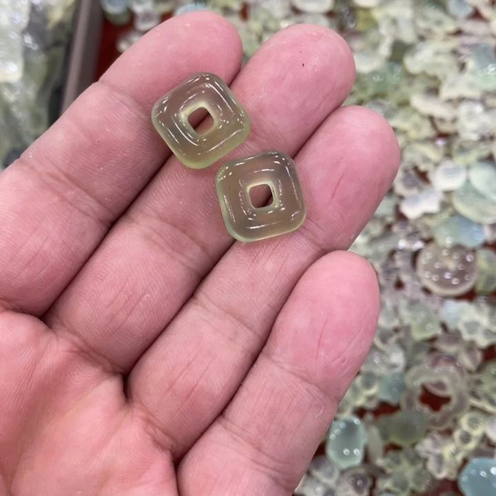 蛇纹石玉合金颈饰