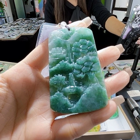 颈饰未镶嵌翡翠一个