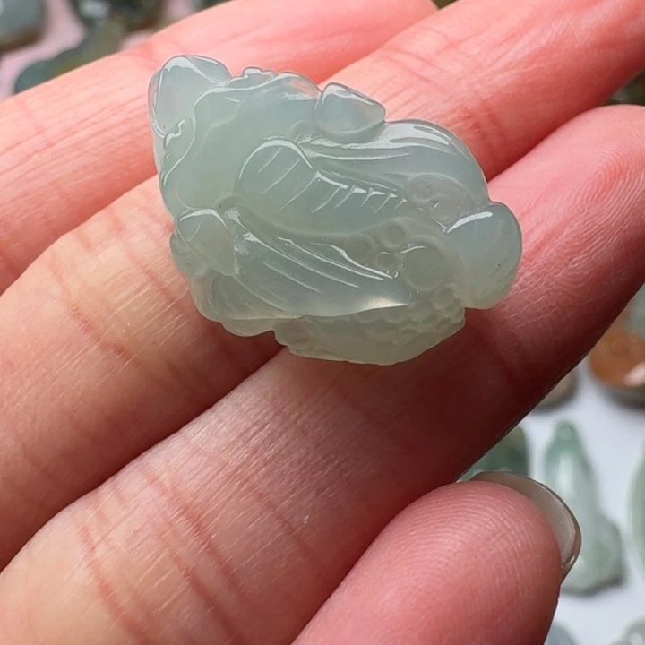 翡翠未镶嵌颈饰冰貔貅
