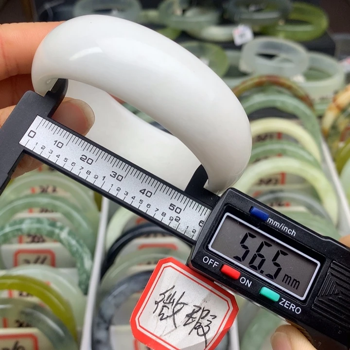 蛇纹石玉未镶嵌手镯380