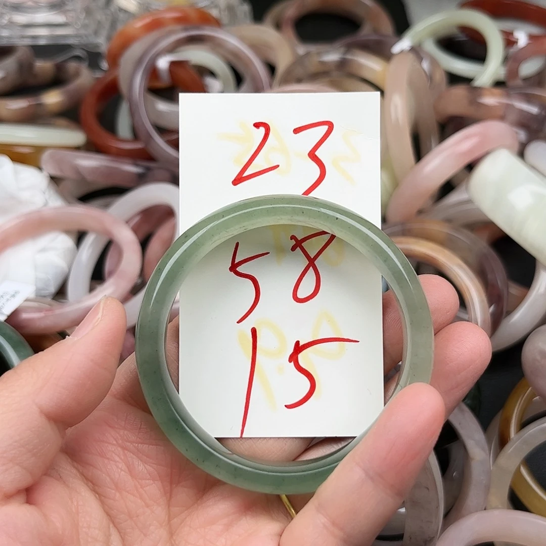 石英质玉未镶嵌手镯23