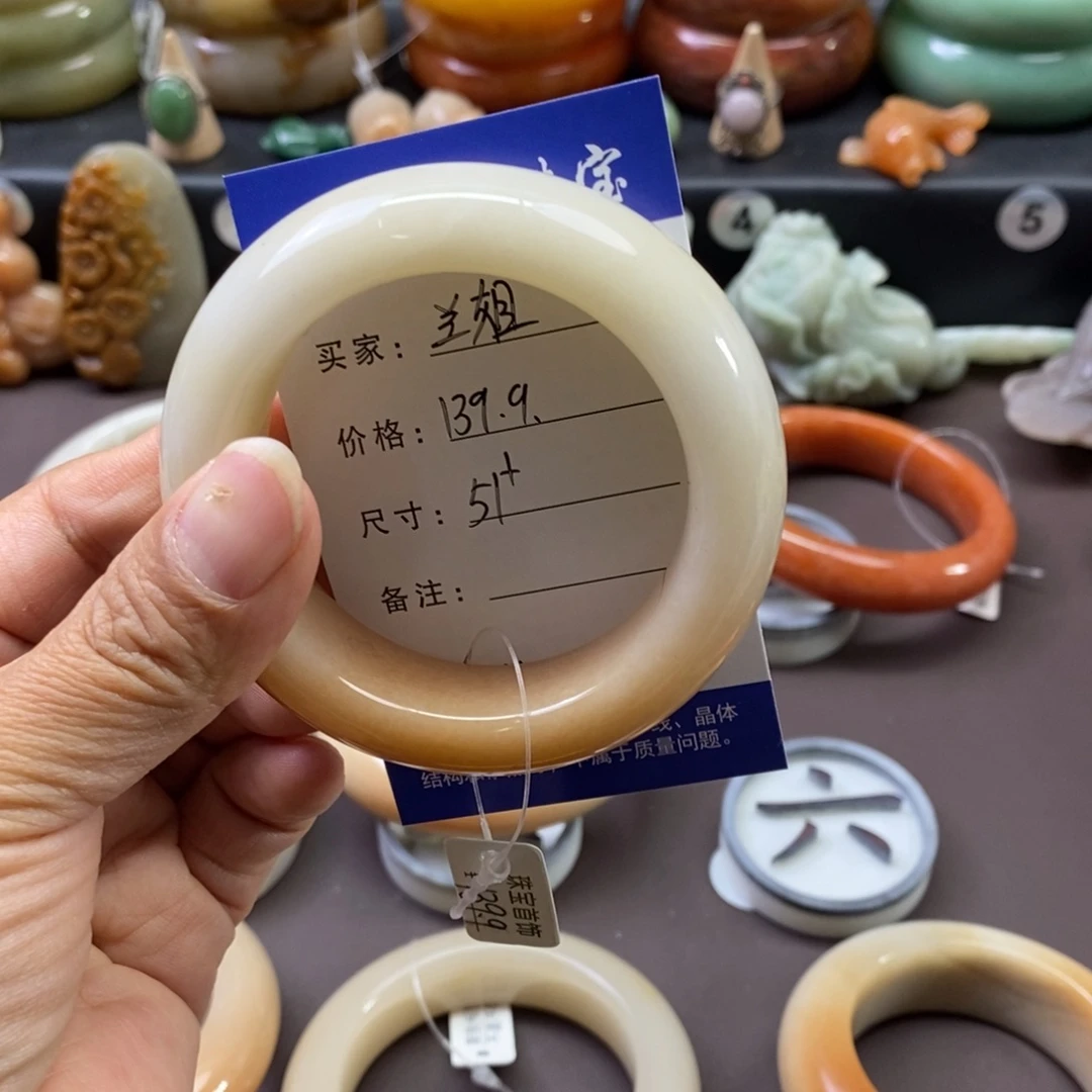 兰***姐石英质玉未镶嵌手镯