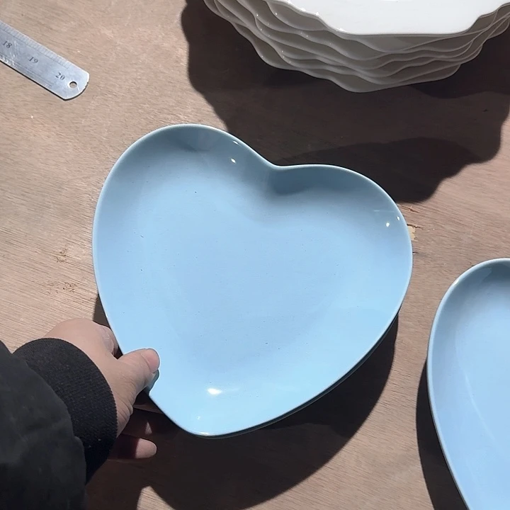 瓷3+1   一个微瑕  心型盘子 4 个