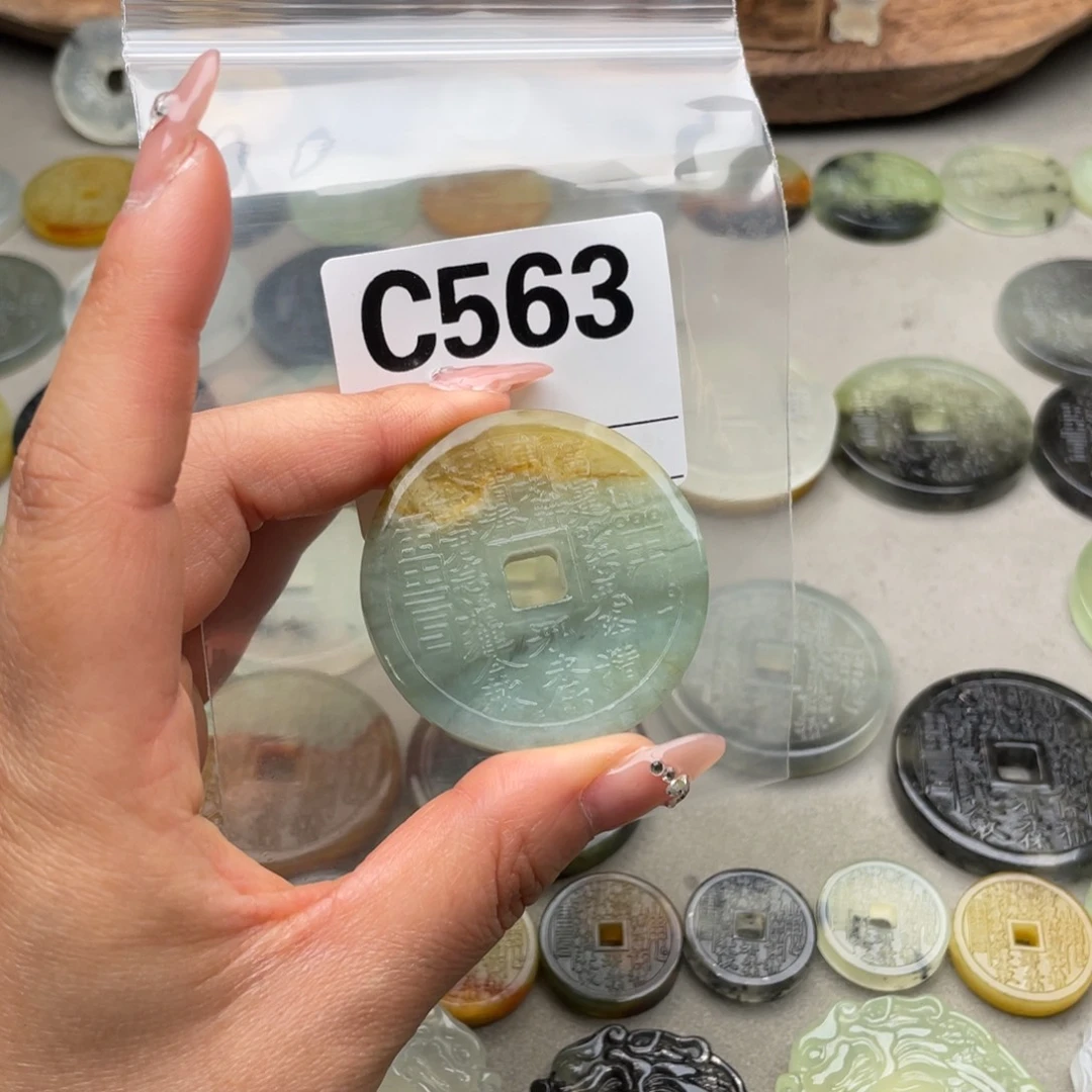 蛇纹石玉颈饰未镶嵌?****紫