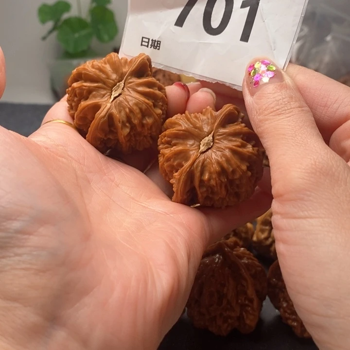 蒙***汉吊坠文玩核桃45白狮子701