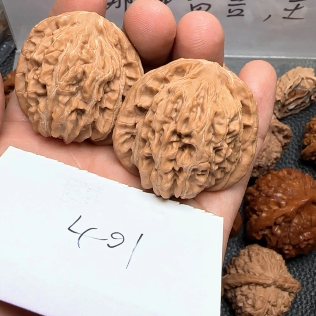 白***给文玩核桃吊坠401四座楼
