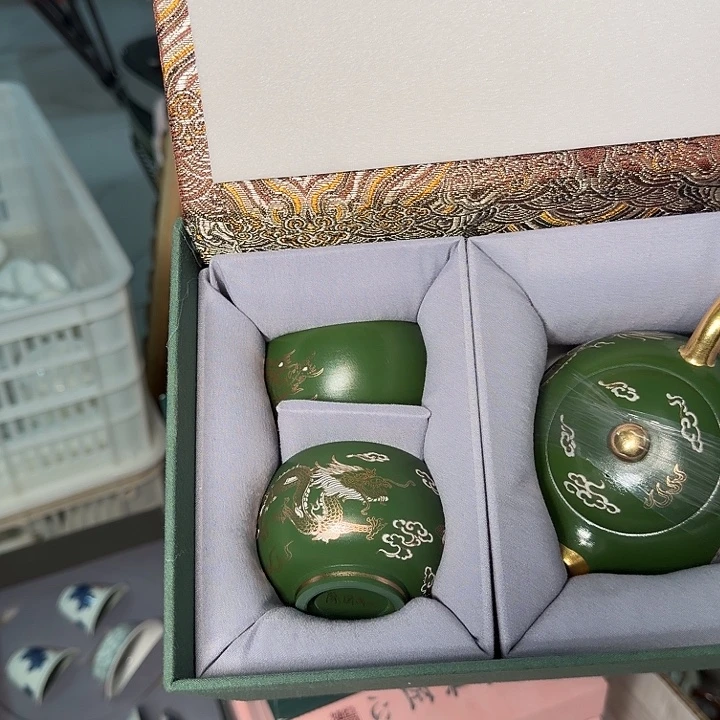 绿泥紫砂壶套组一壶两杯带盒子发出