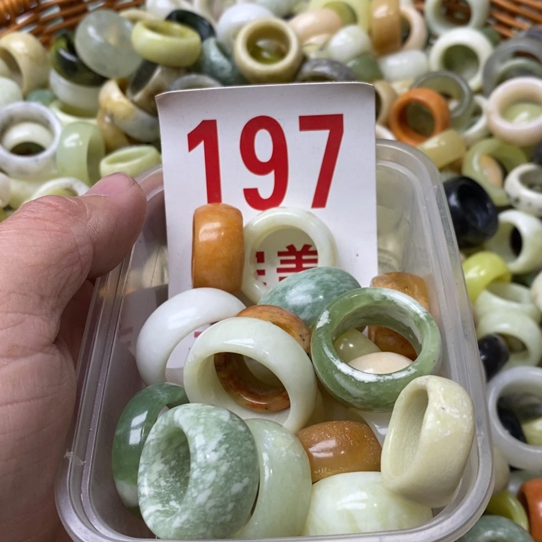 蛇纹石玉挂坠未镶嵌