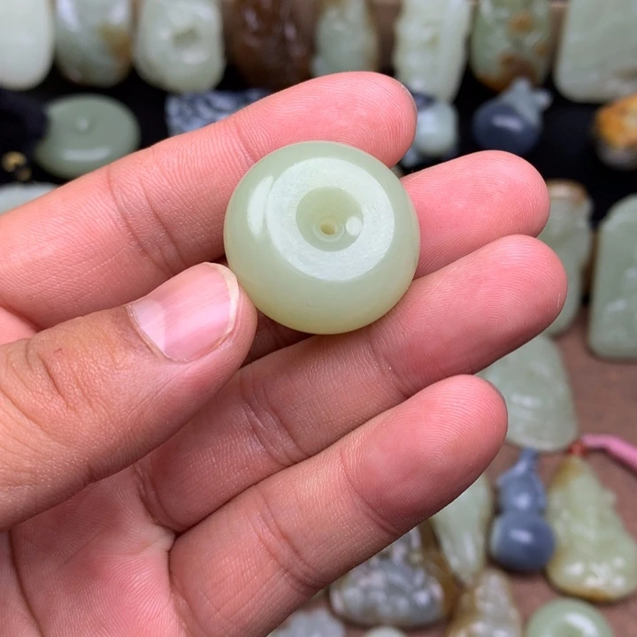 和田玉（糖玉）未镶嵌颈饰