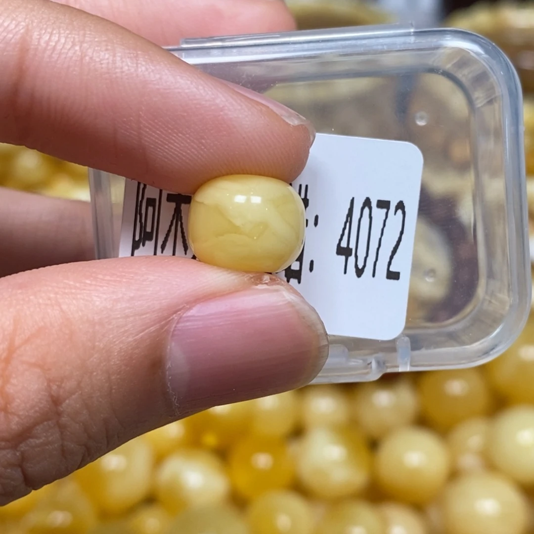 蜜蜡未镶嵌珠宝奇石4072