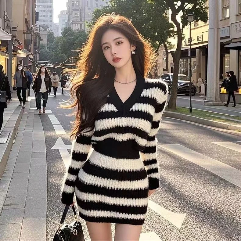 黑白条撞色条纹长袖上衣女秋冬修身显瘦富家千金高级毛衣包臀裙