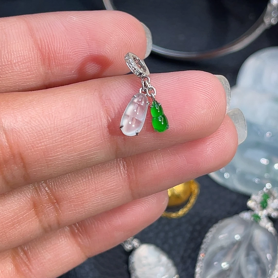 翡翠18K金镶嵌颈饰豆子