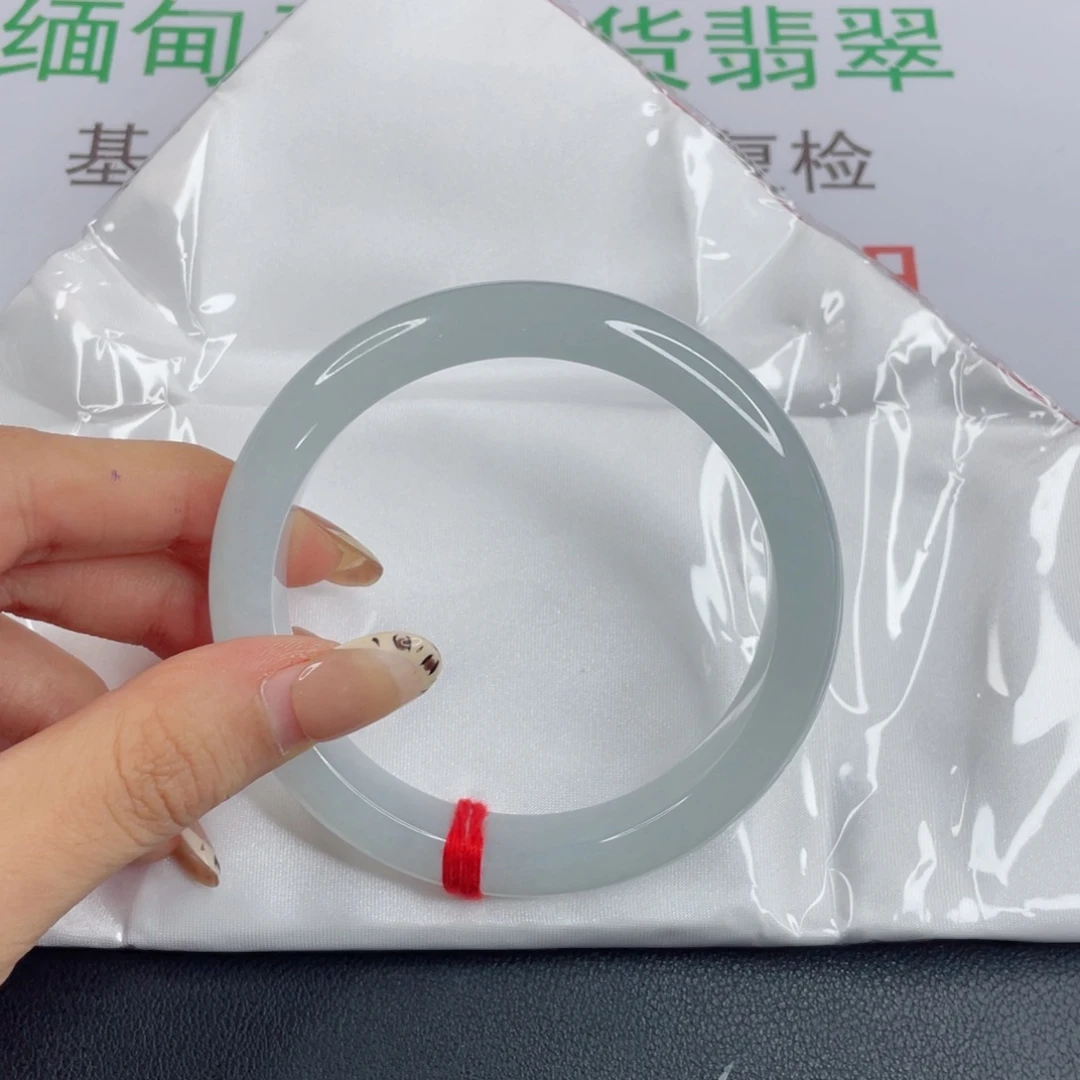 W****翡翠未镶嵌手镯糯冰条