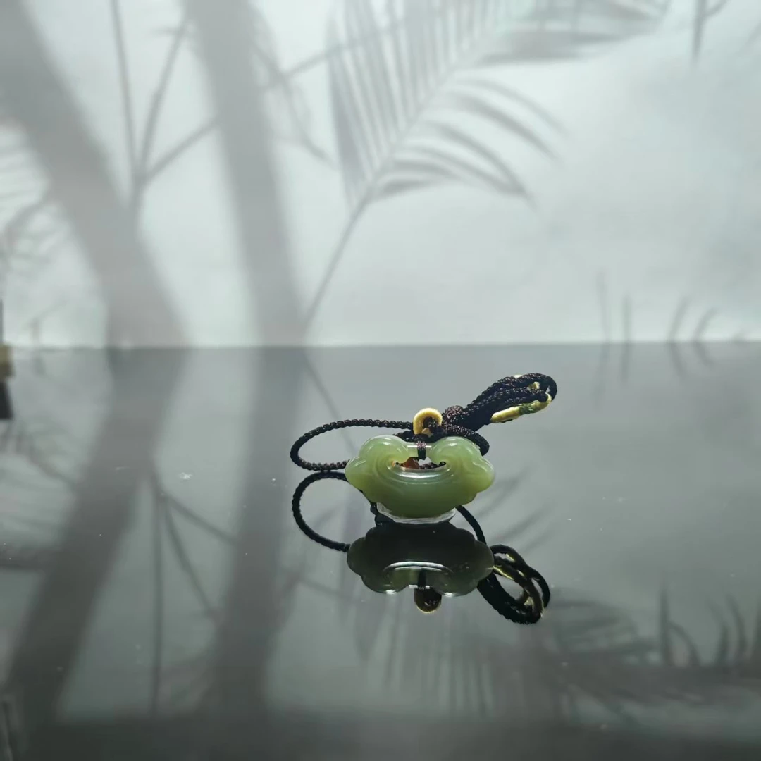 L和田玉平安锁吊坠0105