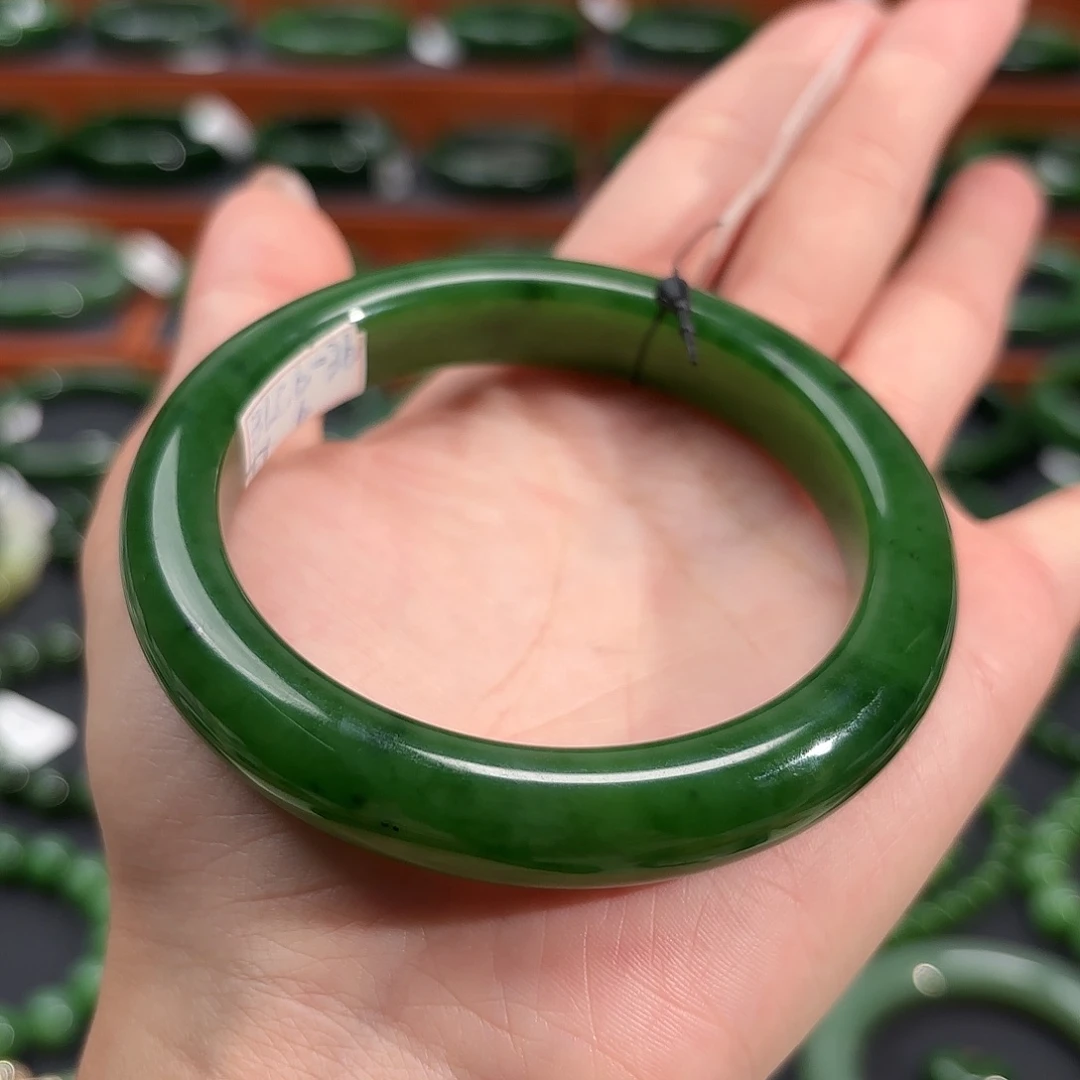 和田玉未镶嵌手镯60 61圈