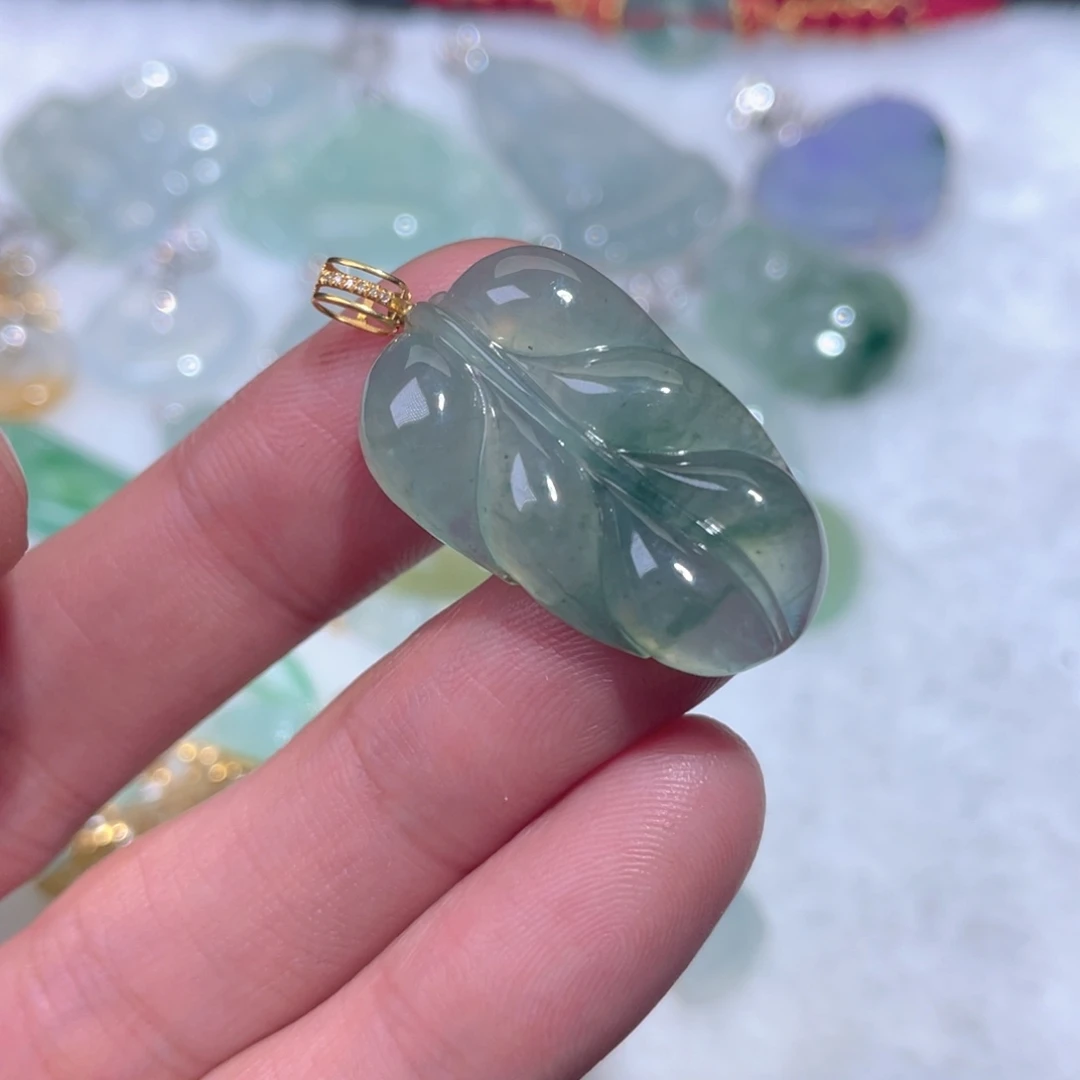 翡翠18K金镶嵌颈饰翡翠