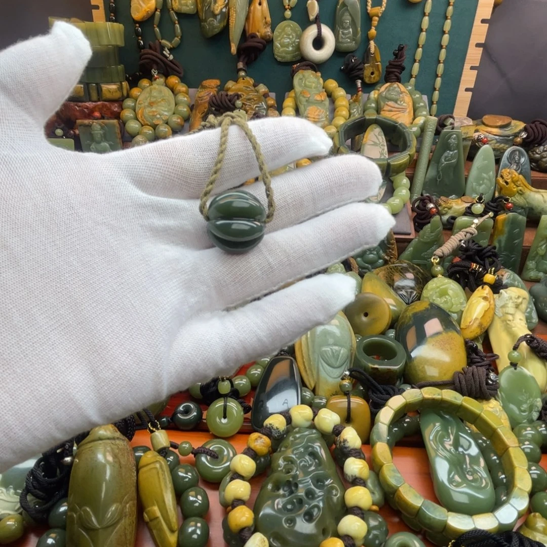 岫岩老玉（透闪石质玉）未镶嵌颈饰