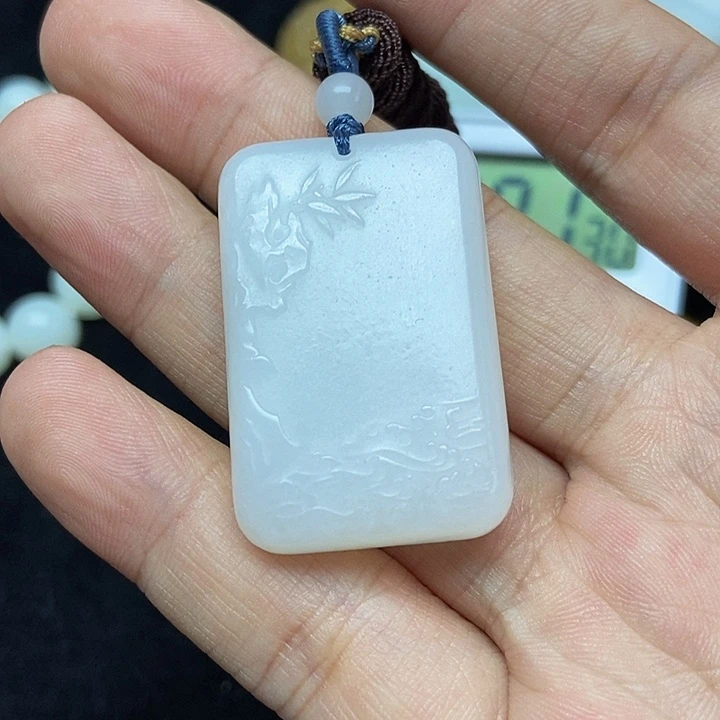 和田玉颈饰未镶嵌柏