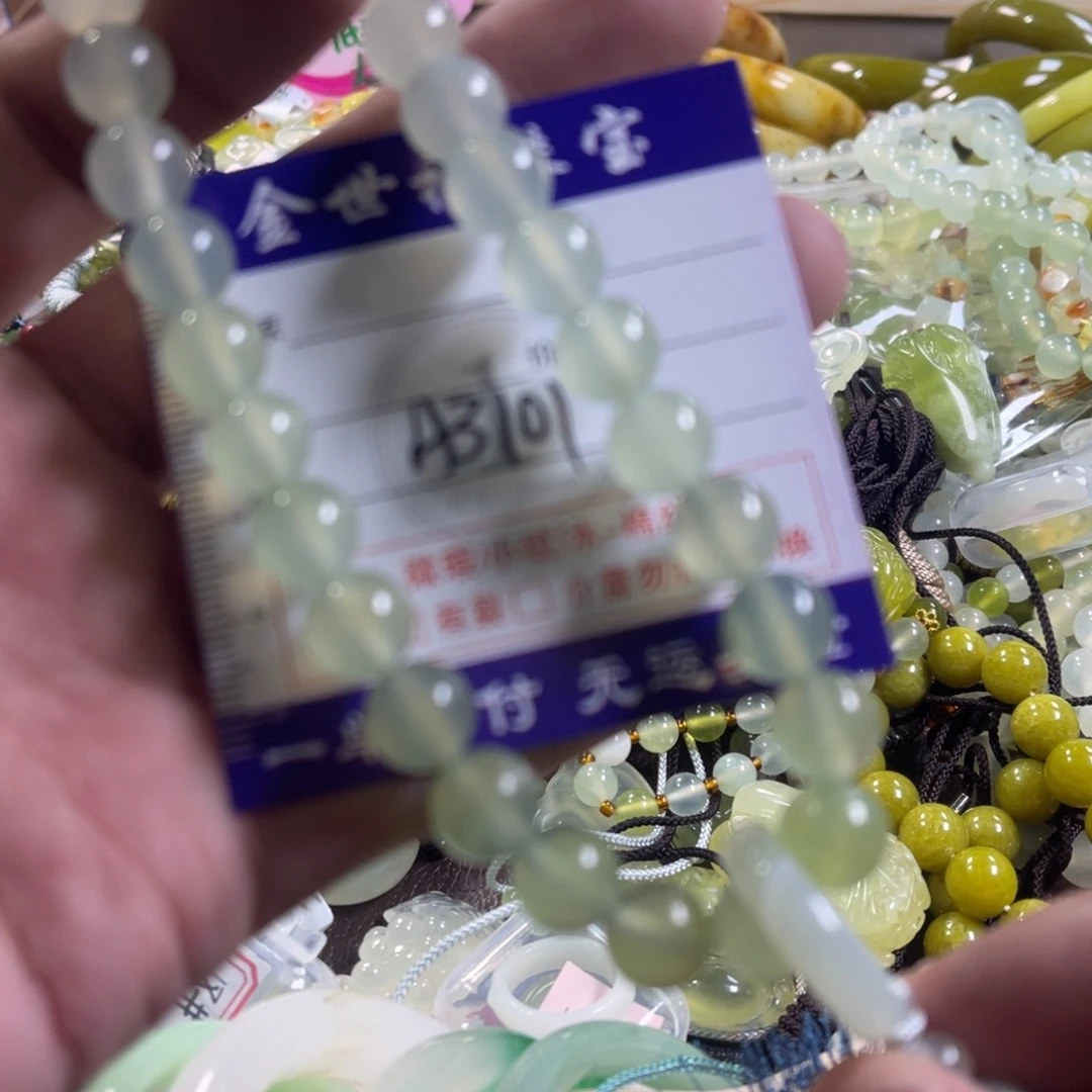 蛇纹石玉颈饰未镶嵌