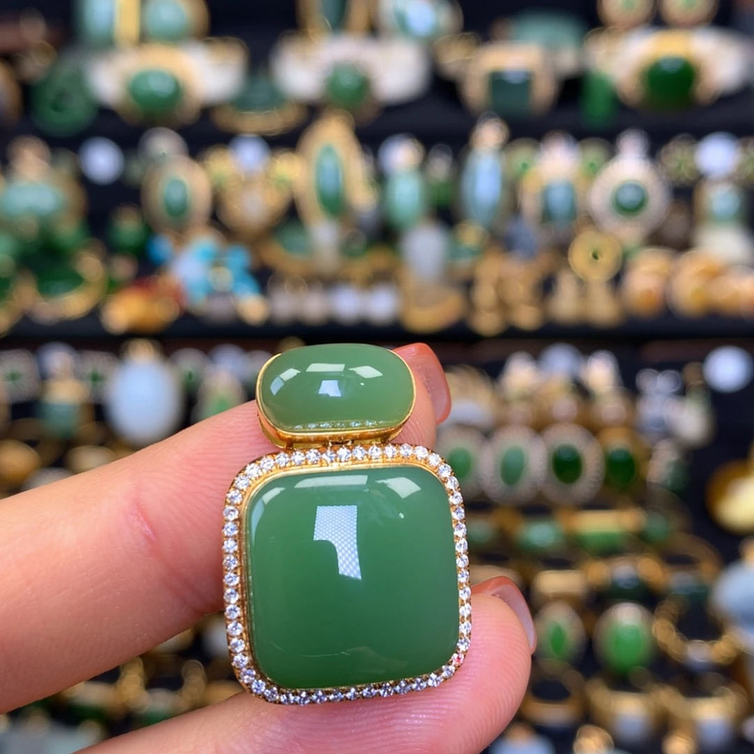 豆***甜吊坠18K金镶嵌定制和田玉24小时鉴赏期