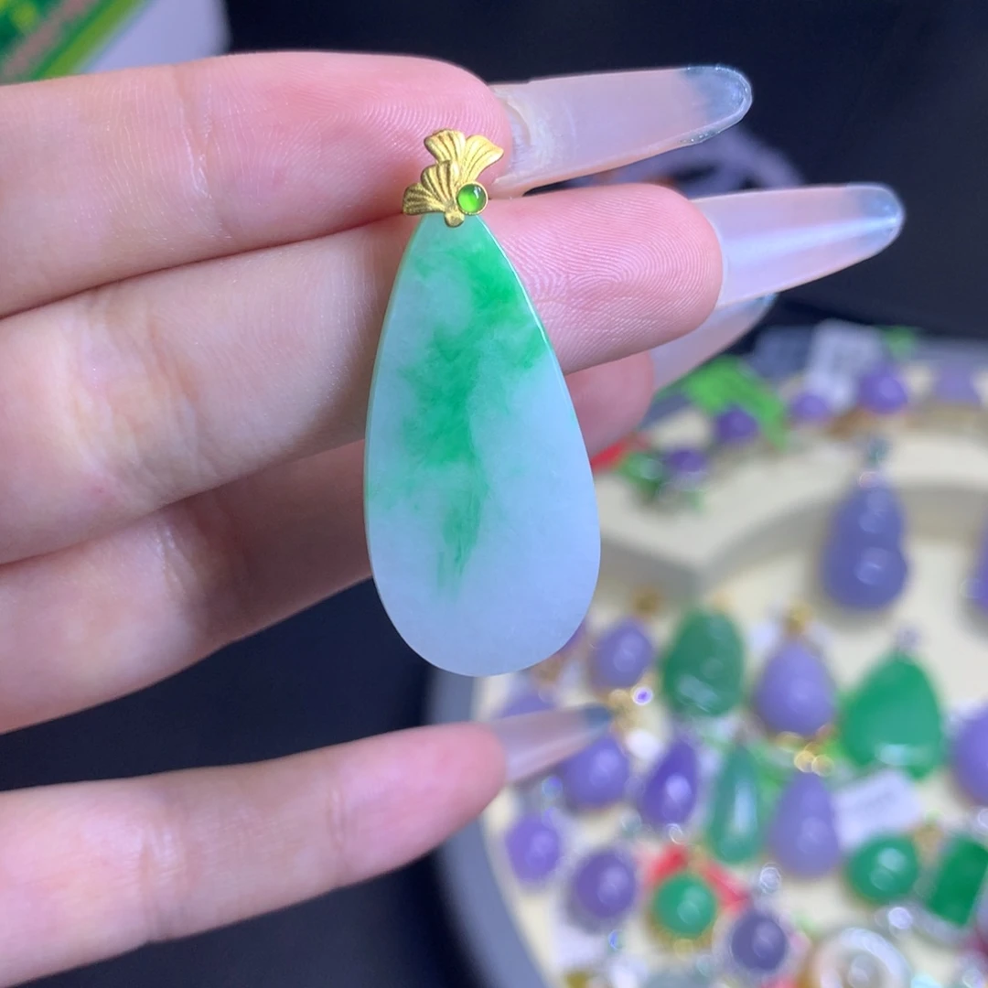 颈饰18K金镶嵌翡翠天然