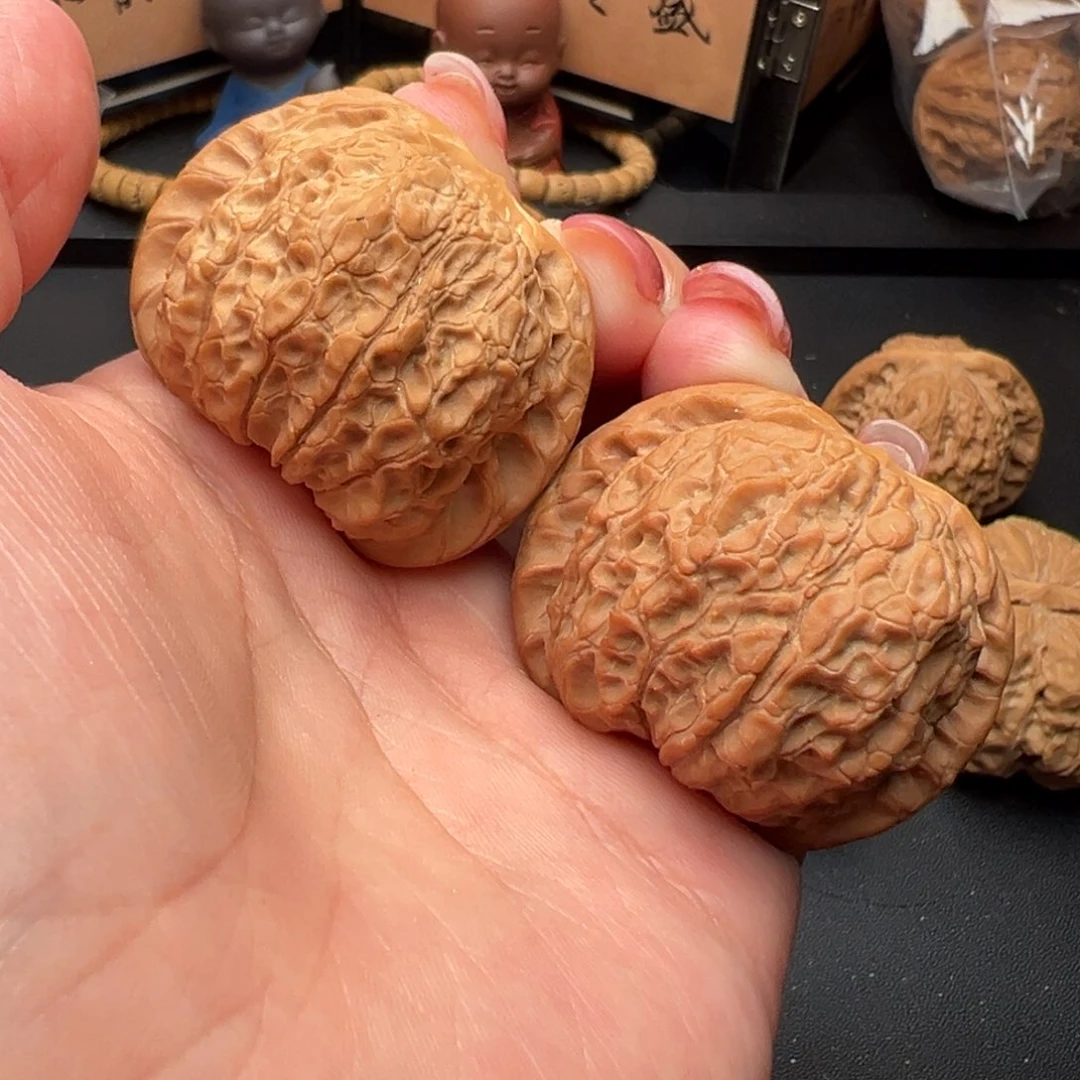 文玩核桃吊坠血麒麟41