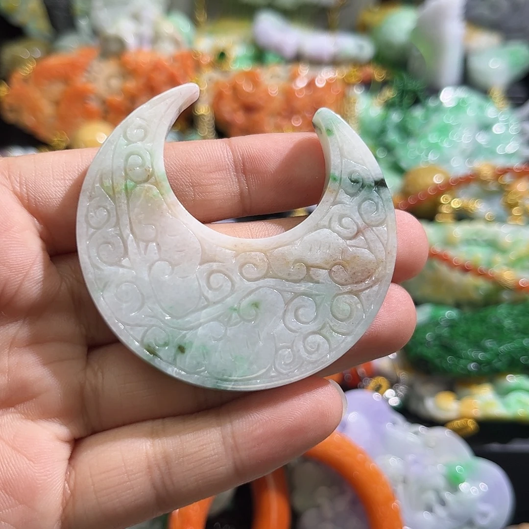 翡翠未镶嵌颈饰待编织