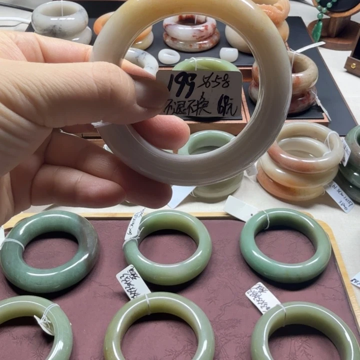 石英质玉未镶嵌手镯