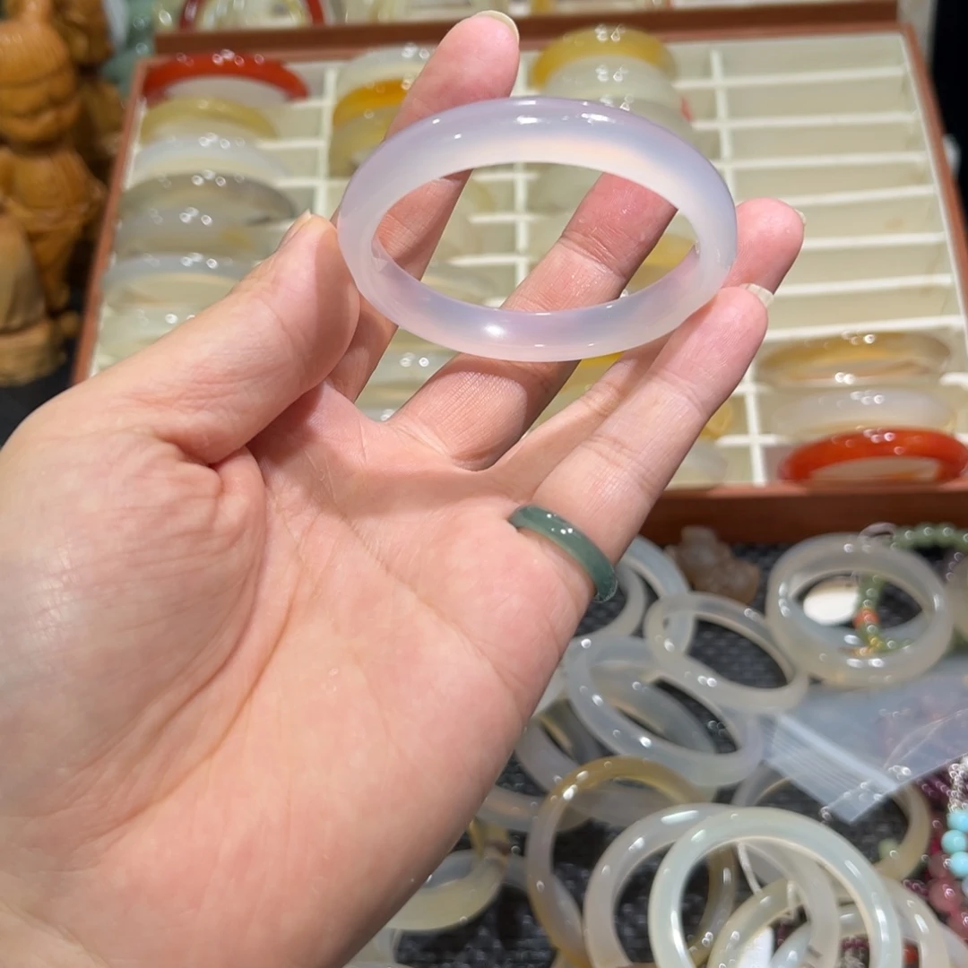 玛瑙/玉髓未镶嵌手镯55圈有个小包容4.4