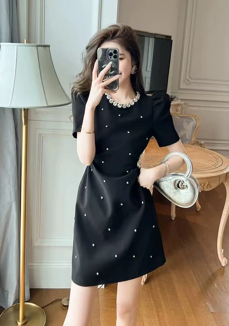 【vn】计感女装度假风显瘦气质漏腰镶钻黑色小众裙子夏季连衣裙中